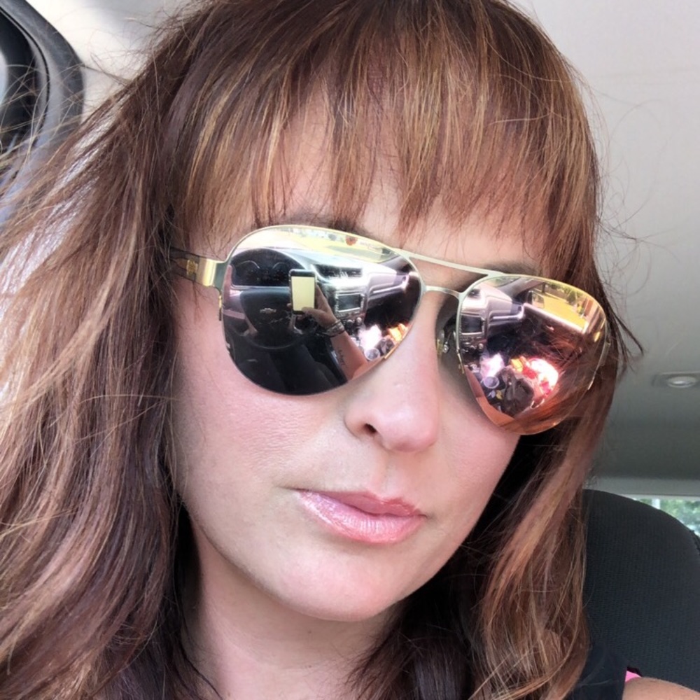 Meet your Posher, Alexis